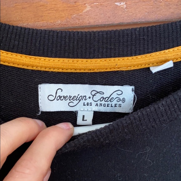 Crew neck sweater with foaming beer patch - Picture 2 of 4